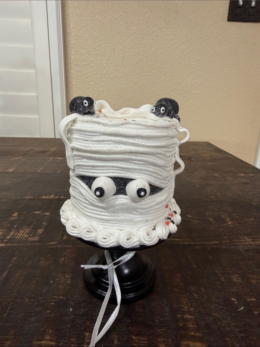 Sweet Treats Mini  Mummy Cake with Spiders